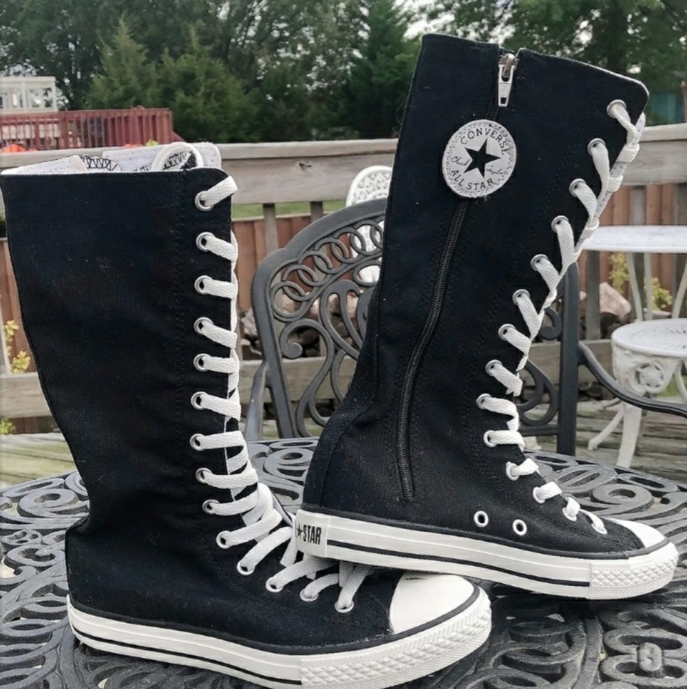 NEW! Women's size 5 converse all star